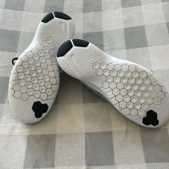 Nike Women's Sneakers - Mint Green and Black - Picture 5 of 6